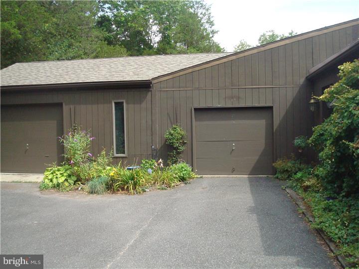 1555 Markley Road Pennsburg, PA 18073 - Photo 9 of 20 Garage