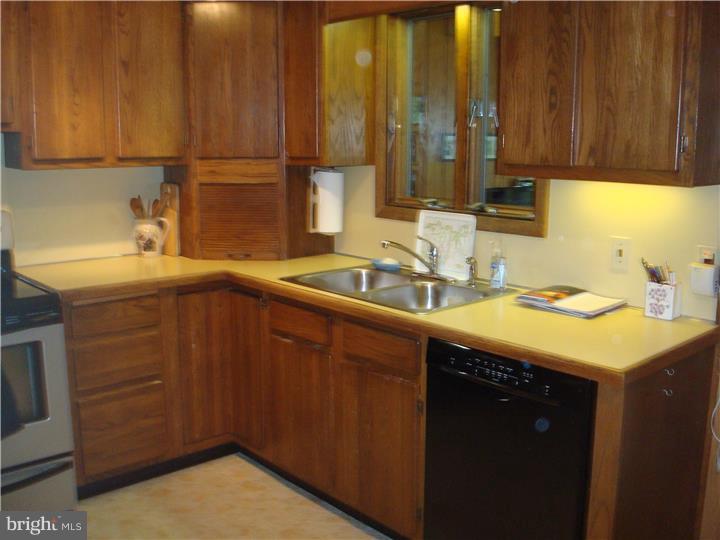 1555 Markley Road Pennsburg, PA 18073 - Photo 10 of 20 Kitchen