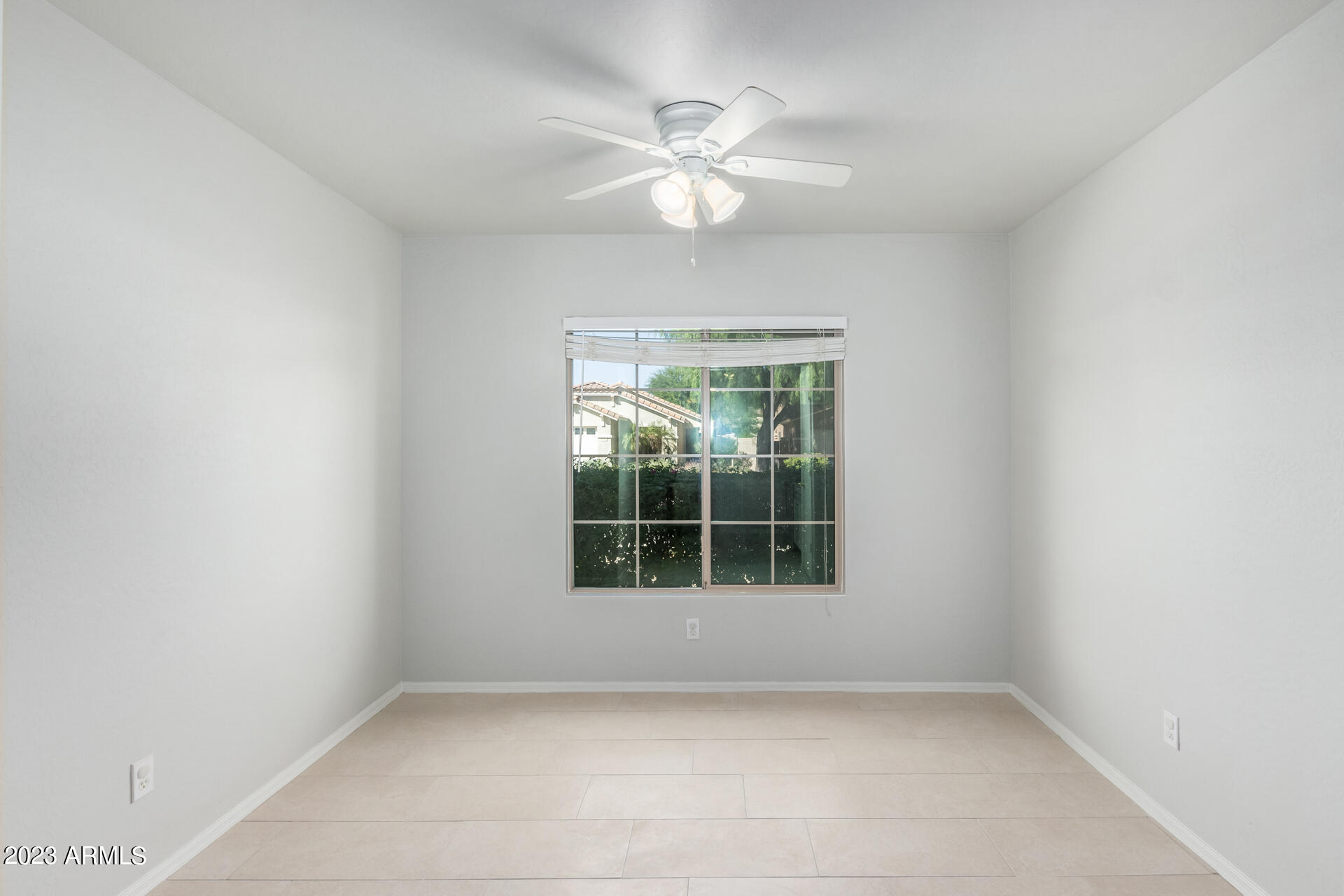 17715 West Redfield Road Surprise, AZ 85388 - Photo 10 of 33