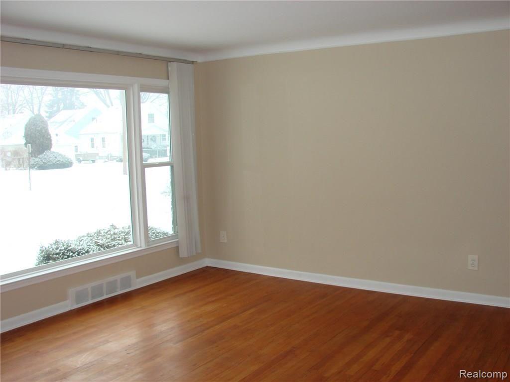 24720 Ridgedale Street Oak Park, MI 48237 - Photo 5 of 31