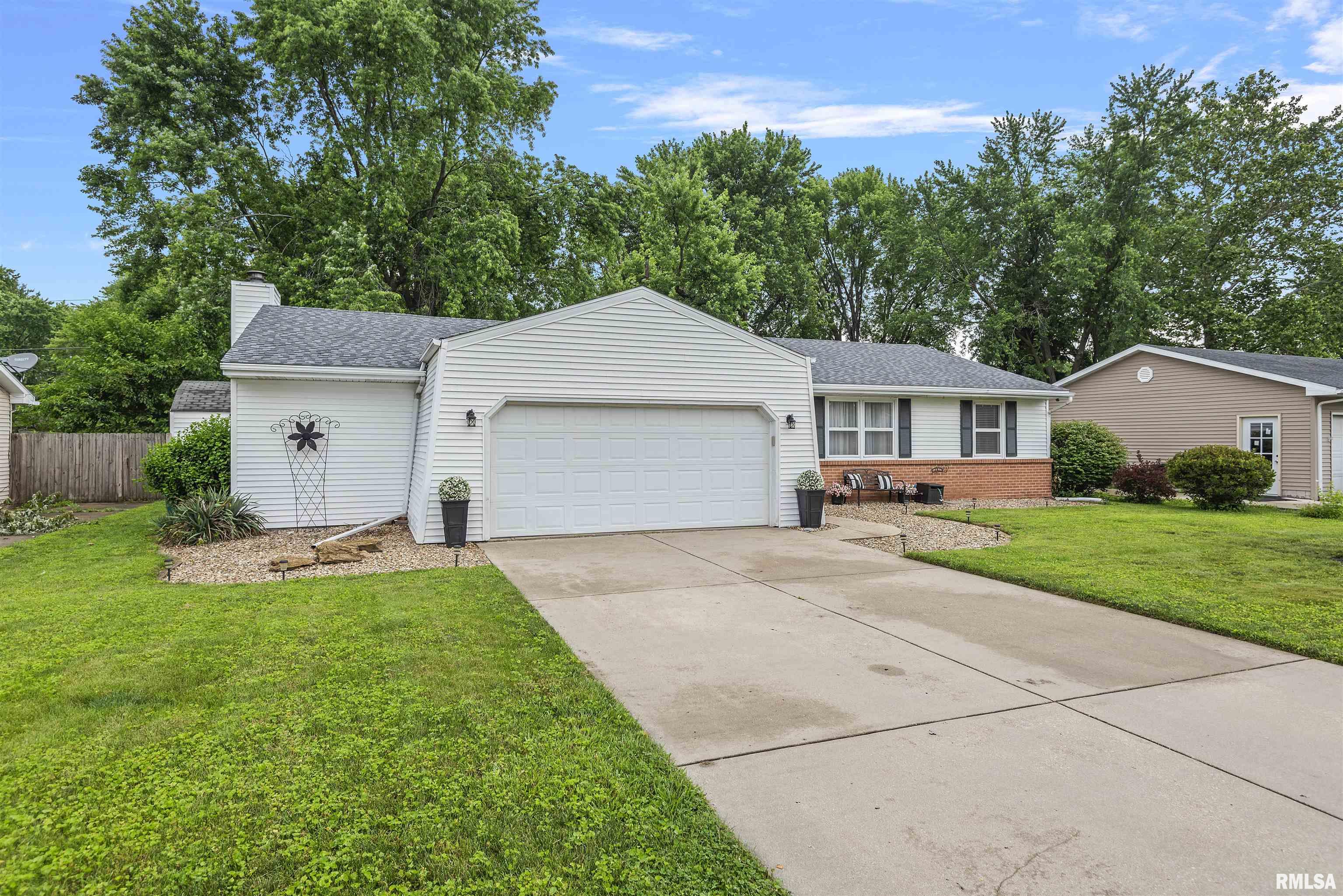 621 Deerfield Road Chatham, IL 62629 - Photo 2 of 29 Gallery Image 2