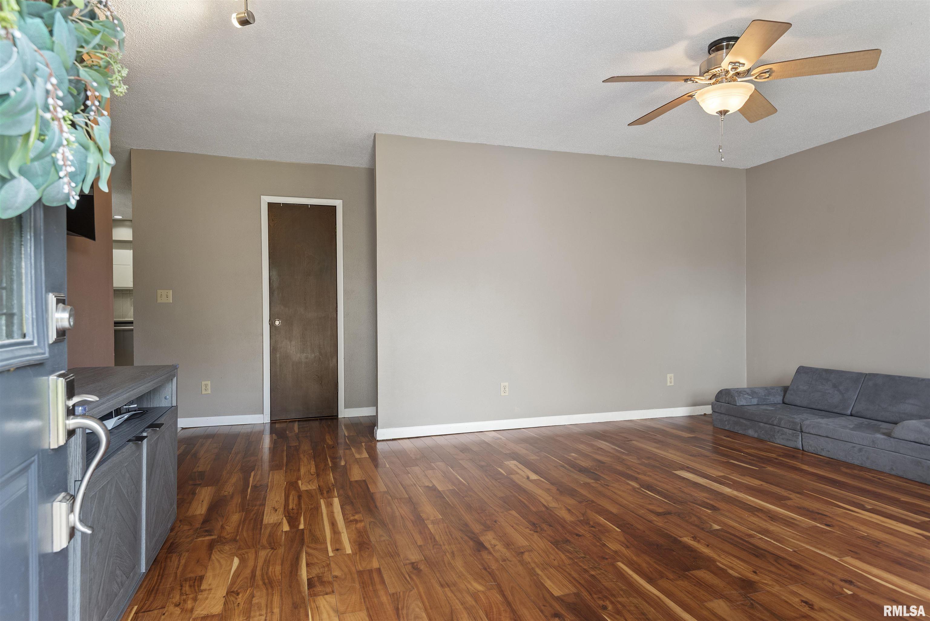 621 Deerfield Road Chatham, IL 62629 - Photo 4 of 29 Gallery Image 4