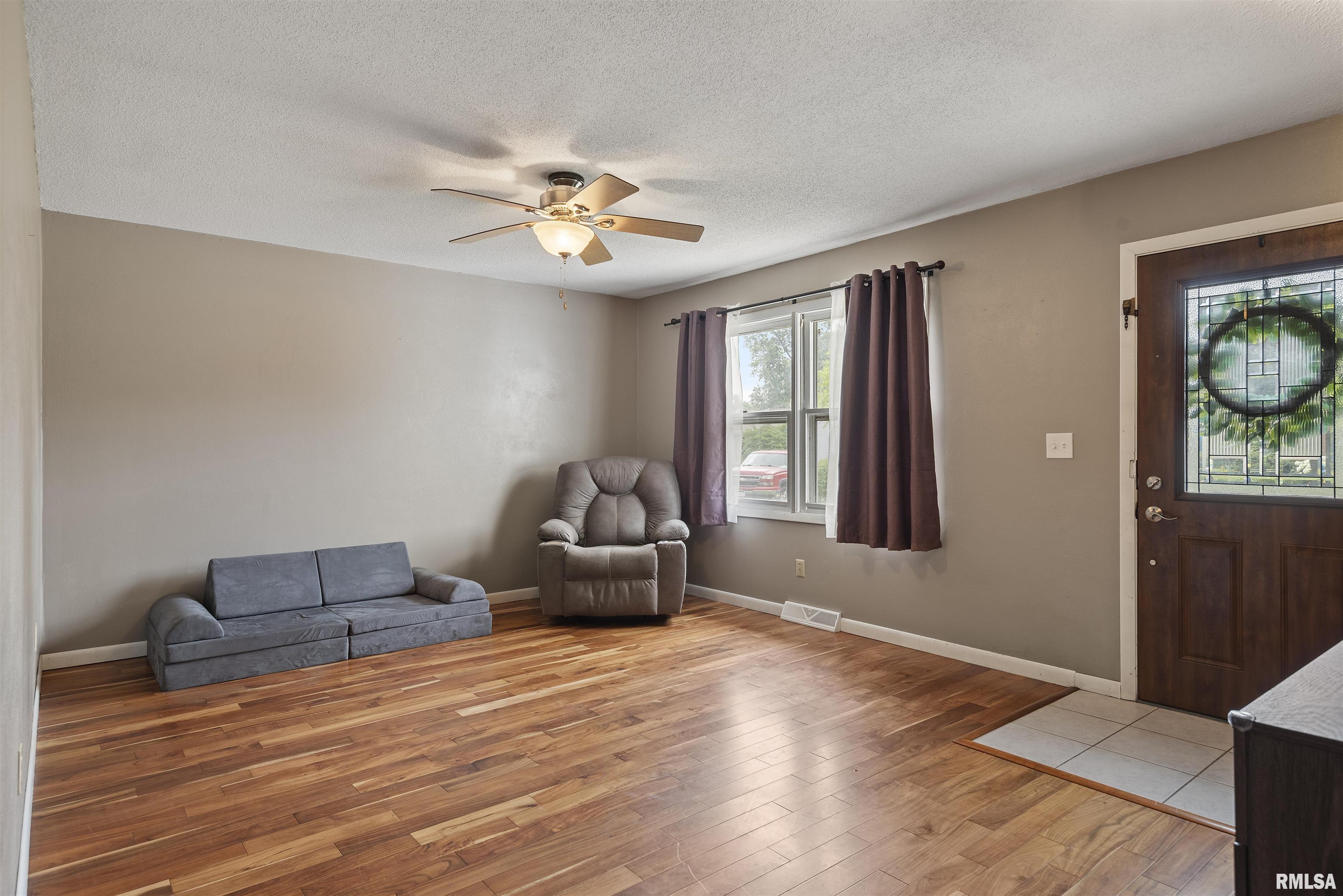 621 Deerfield Road Chatham, IL 62629 - Photo 5 of 29 Gallery Image 5