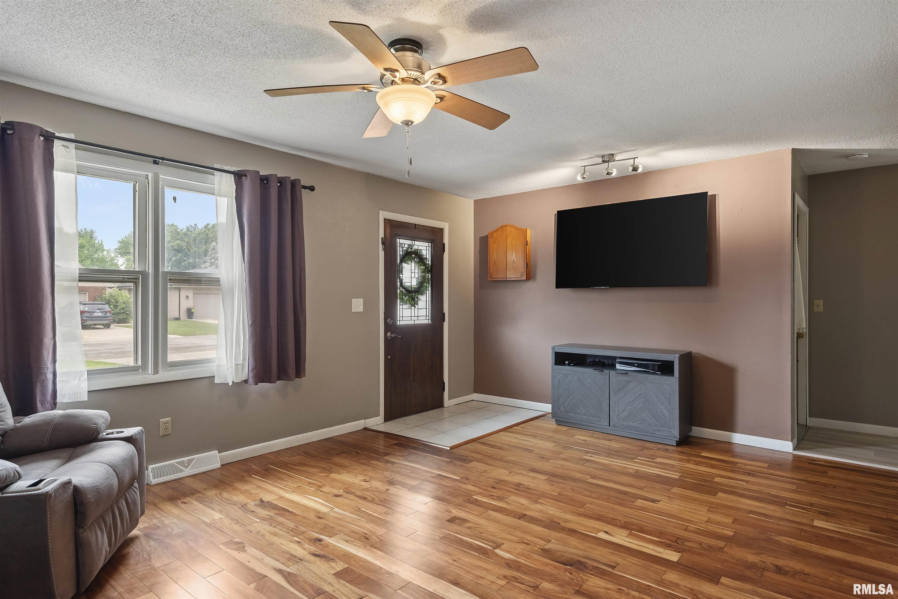 621 Deerfield Road Chatham, IL 62629 - Photo 6 of 29 Gallery Image 6