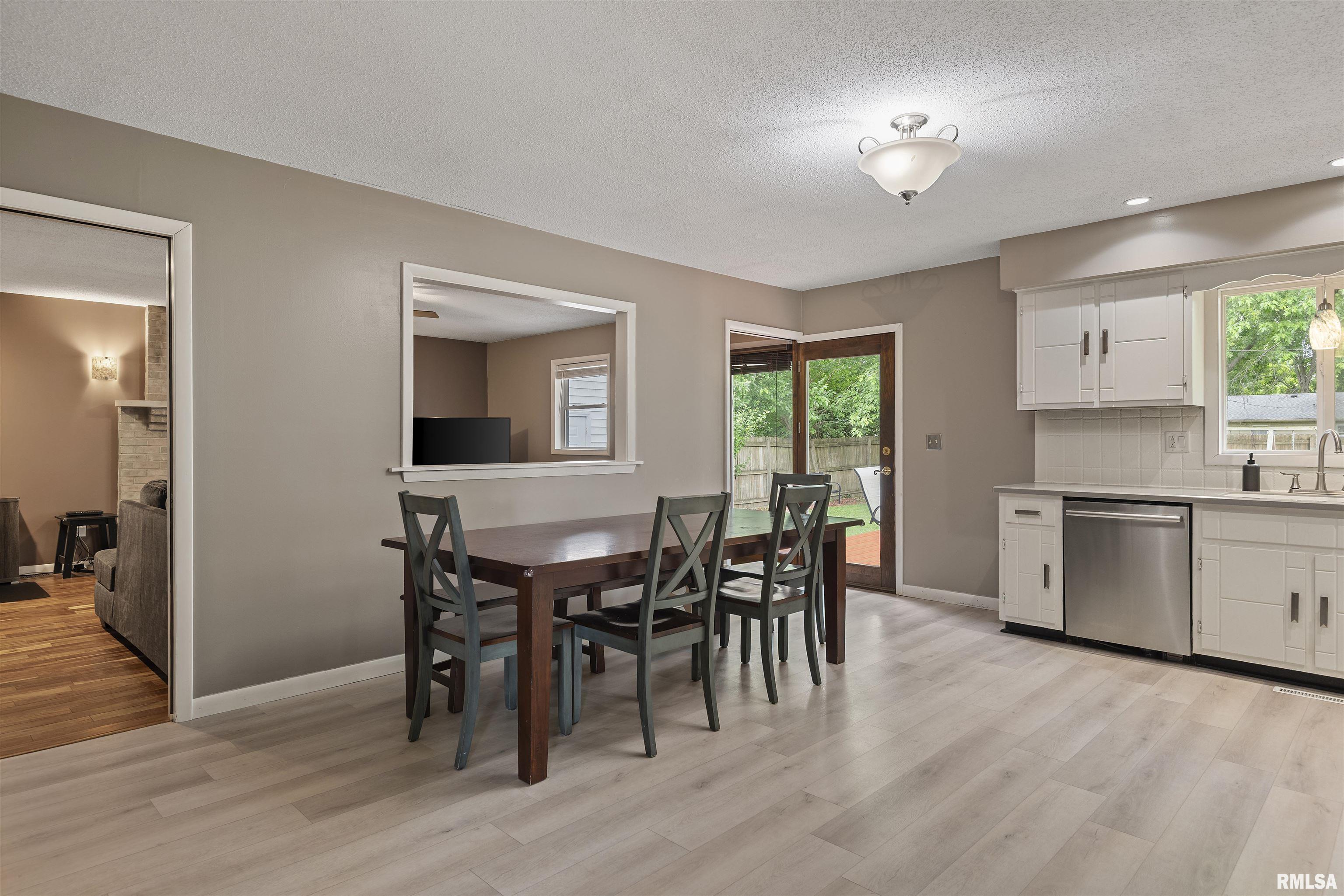 621 Deerfield Road Chatham, IL 62629 - Photo 8 of 29 Gallery Image 8
