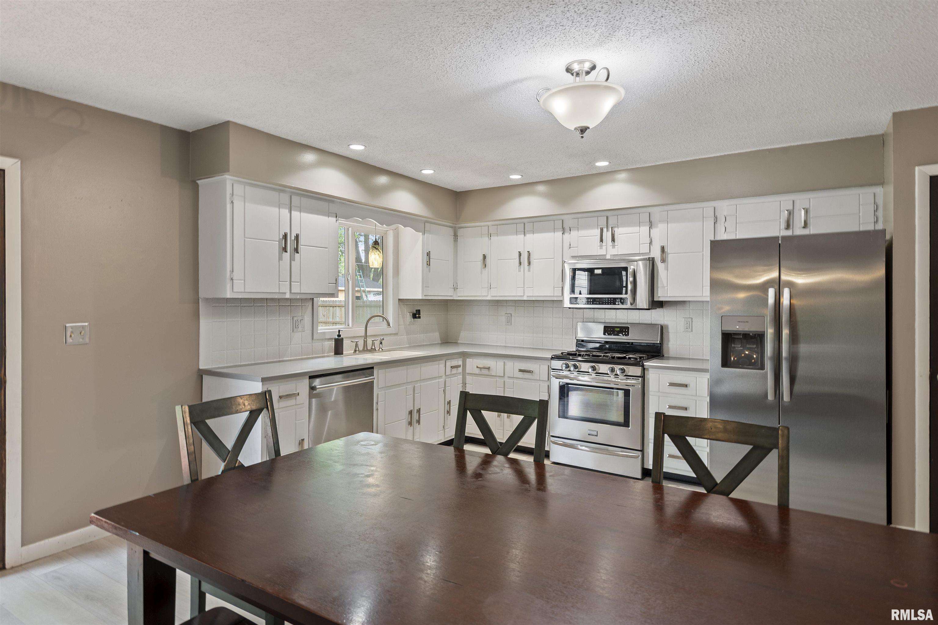 621 Deerfield Road Chatham, IL 62629 - Photo 10 of 29 Gallery Image 10