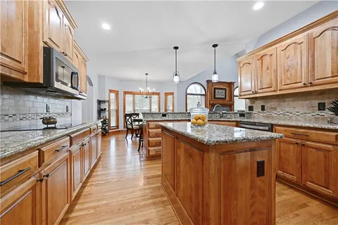 $700,000 | 207 Saponi Lane, Lake Winnebago, MO 64034