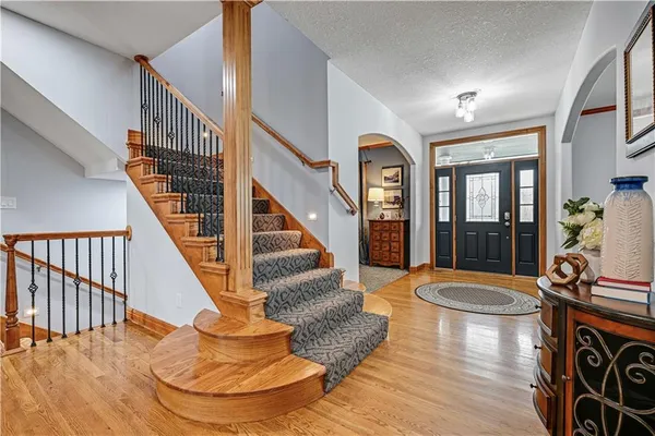$700,000 | 207 Saponi Lane, Lake Winnebago, MO 64034