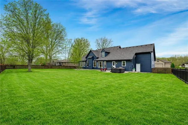 $700,000 | 207 Saponi Lane, Lake Winnebago, MO 64034