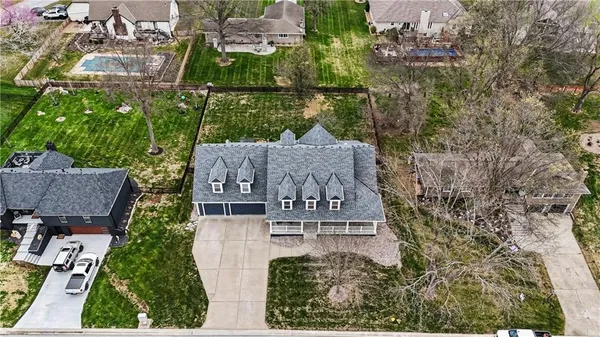 $700,000 | 207 Saponi Lane, Lake Winnebago, MO 64034