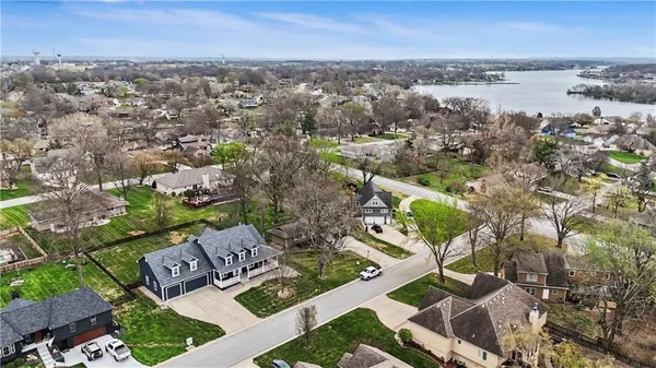 $700,000 | 207 Saponi Lane, Lake Winnebago, MO 64034