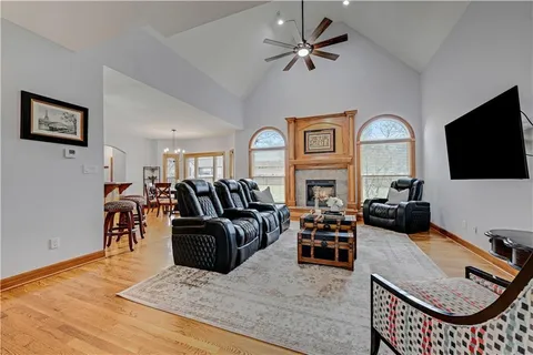 $700,000 | 207 Saponi Lane, Lake Winnebago, MO 64034