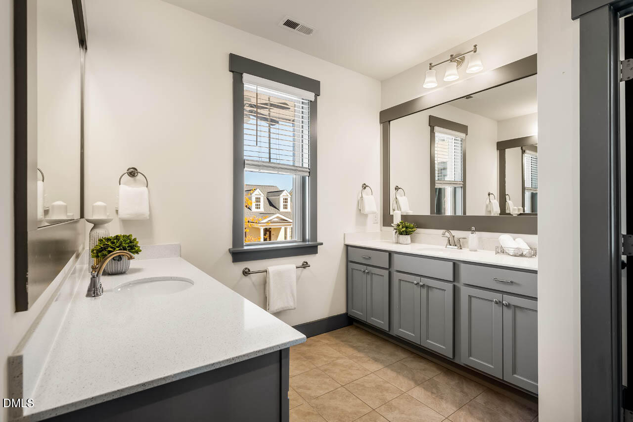 260 Quarter Gate Trace Chapel Hill, NC 27516 - Photo 25 of 68 Primary Bath