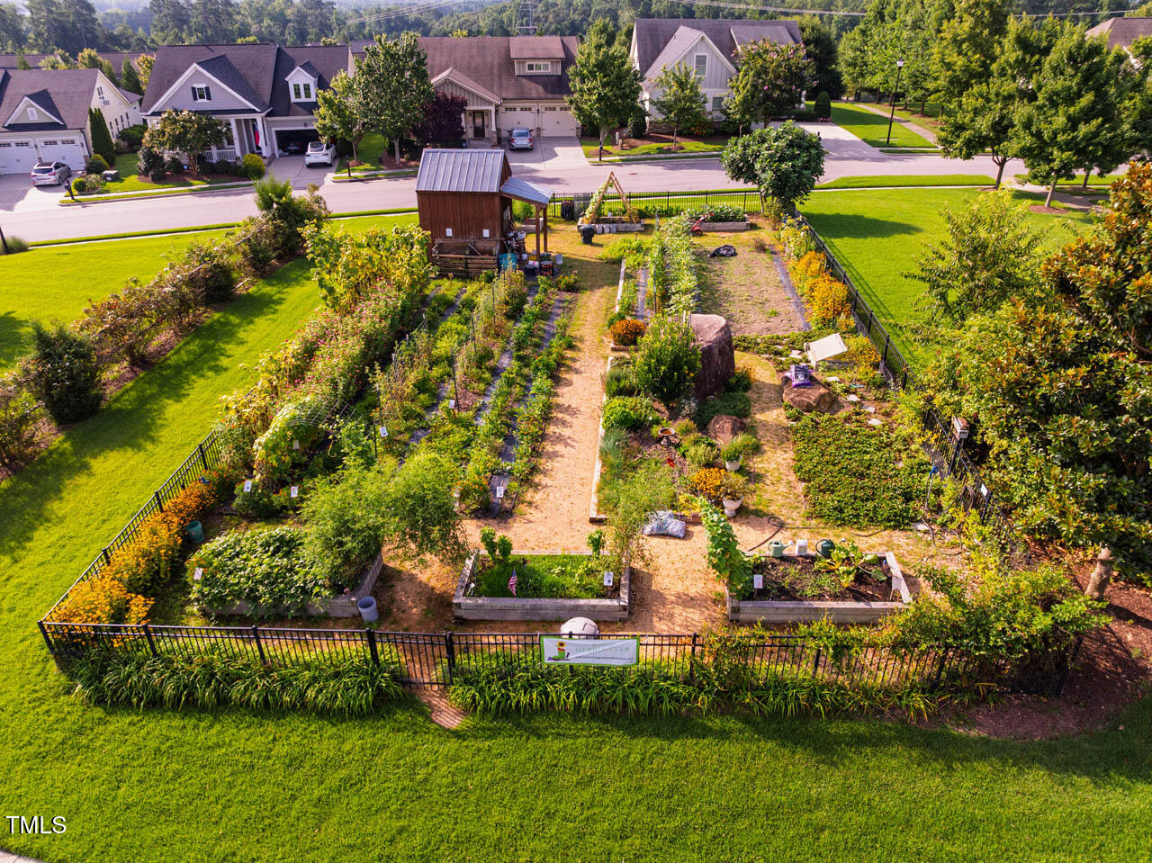 260 Quarter Gate Trace Chapel Hill, NC 27516 - Photo 57 of 68 Community Garden
