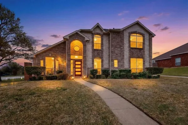 $359,000 | 1200 Ashford Drive, DeSoto, TX 75115