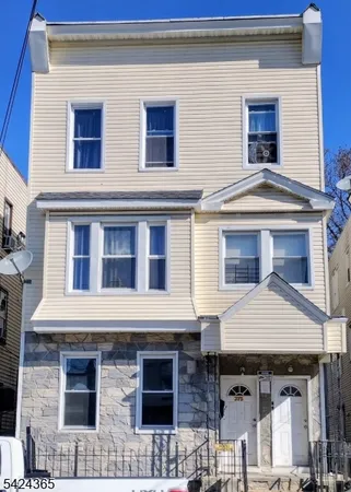 $2,950 | 375 6th Avenue West, Unit 2, Newark, NJ 07107