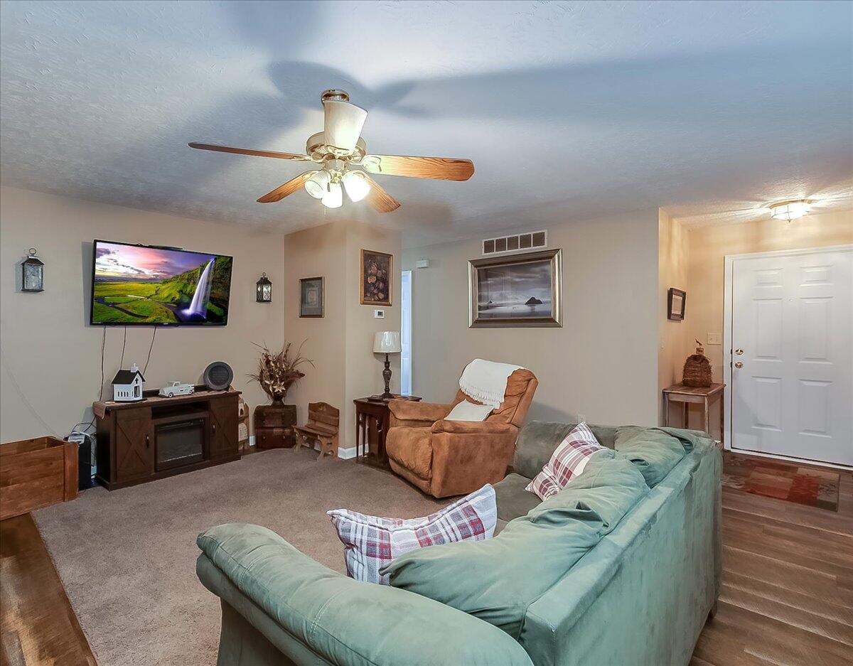 301 East Ridge Drive Nicholasville, KY 40356 - Photo 4 of 26 05-2-3
