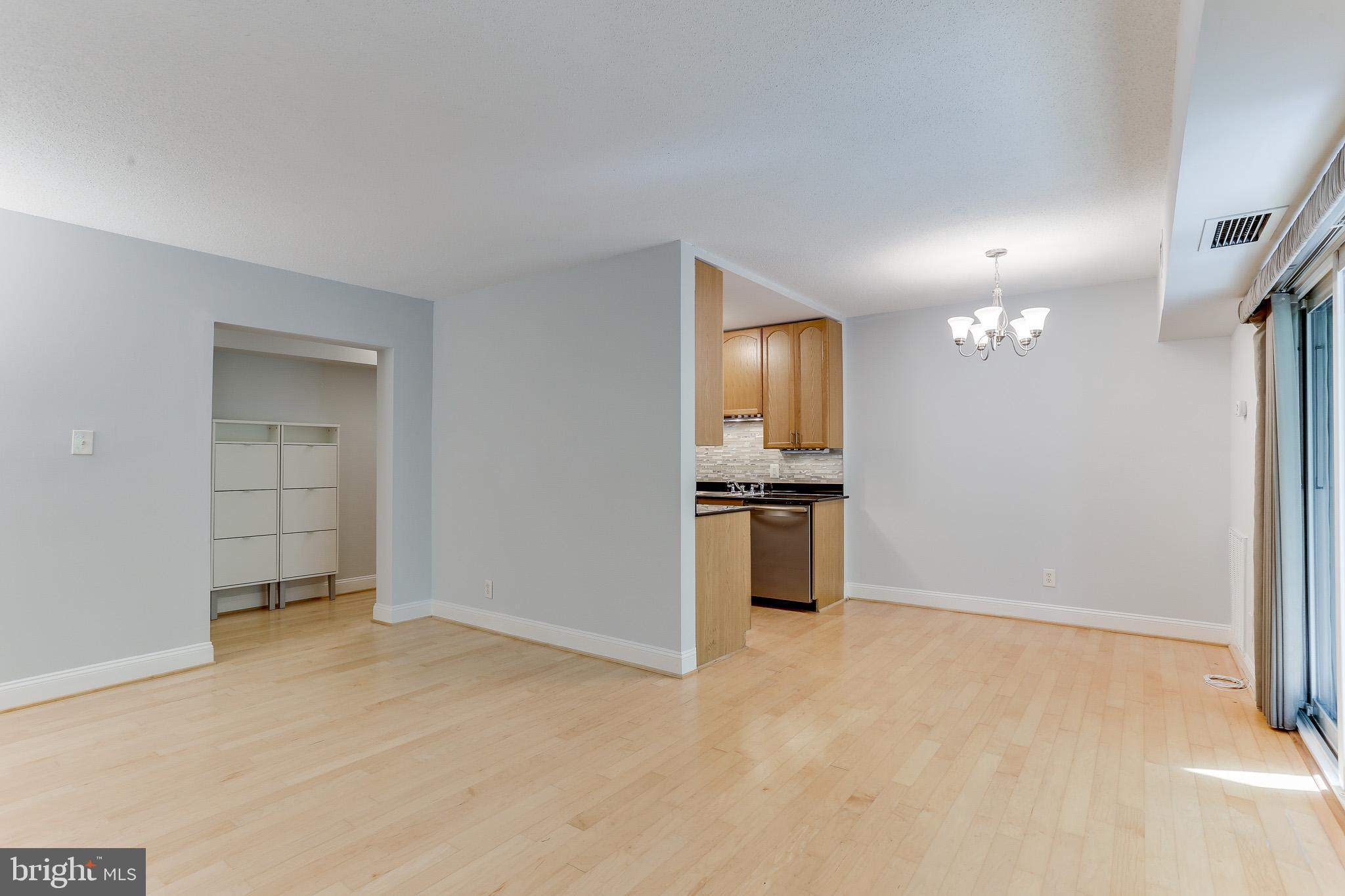 11619 Stoneview Square, Unit 2B Reston, VA 20191 - Photo 14 of 37 Lots of natural Light