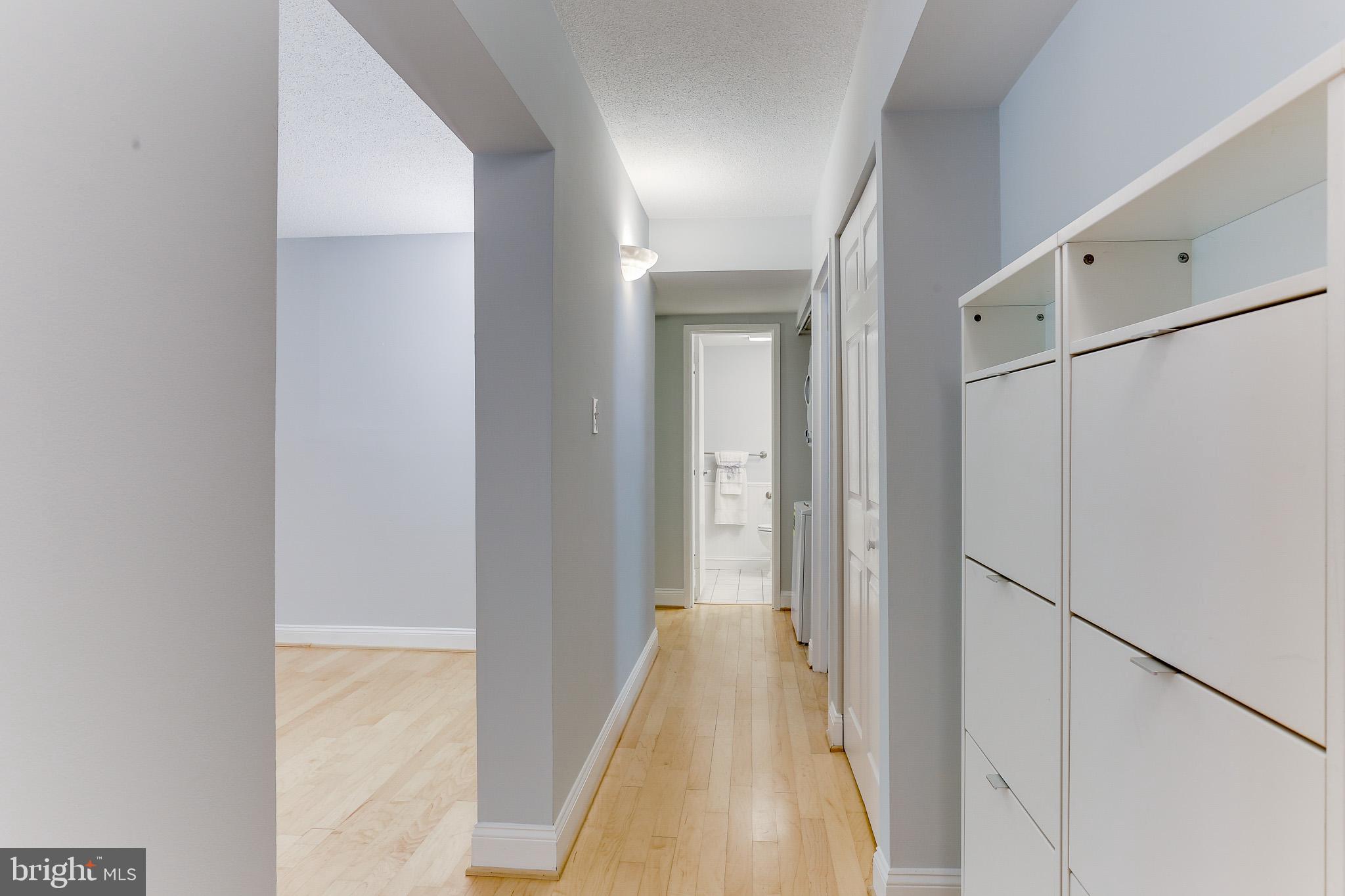 11619 Stoneview Square, Unit 2B Reston, VA 20191 - Photo 16 of 37 Hallway