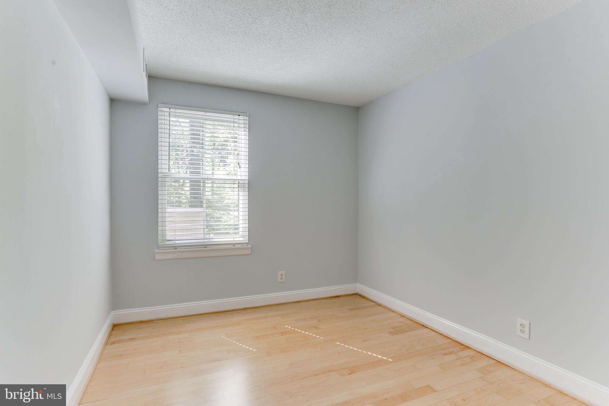 11619 Stoneview Square, Unit 2B Reston, VA 20191 - Photo 17 of 37 2nd Bedroom