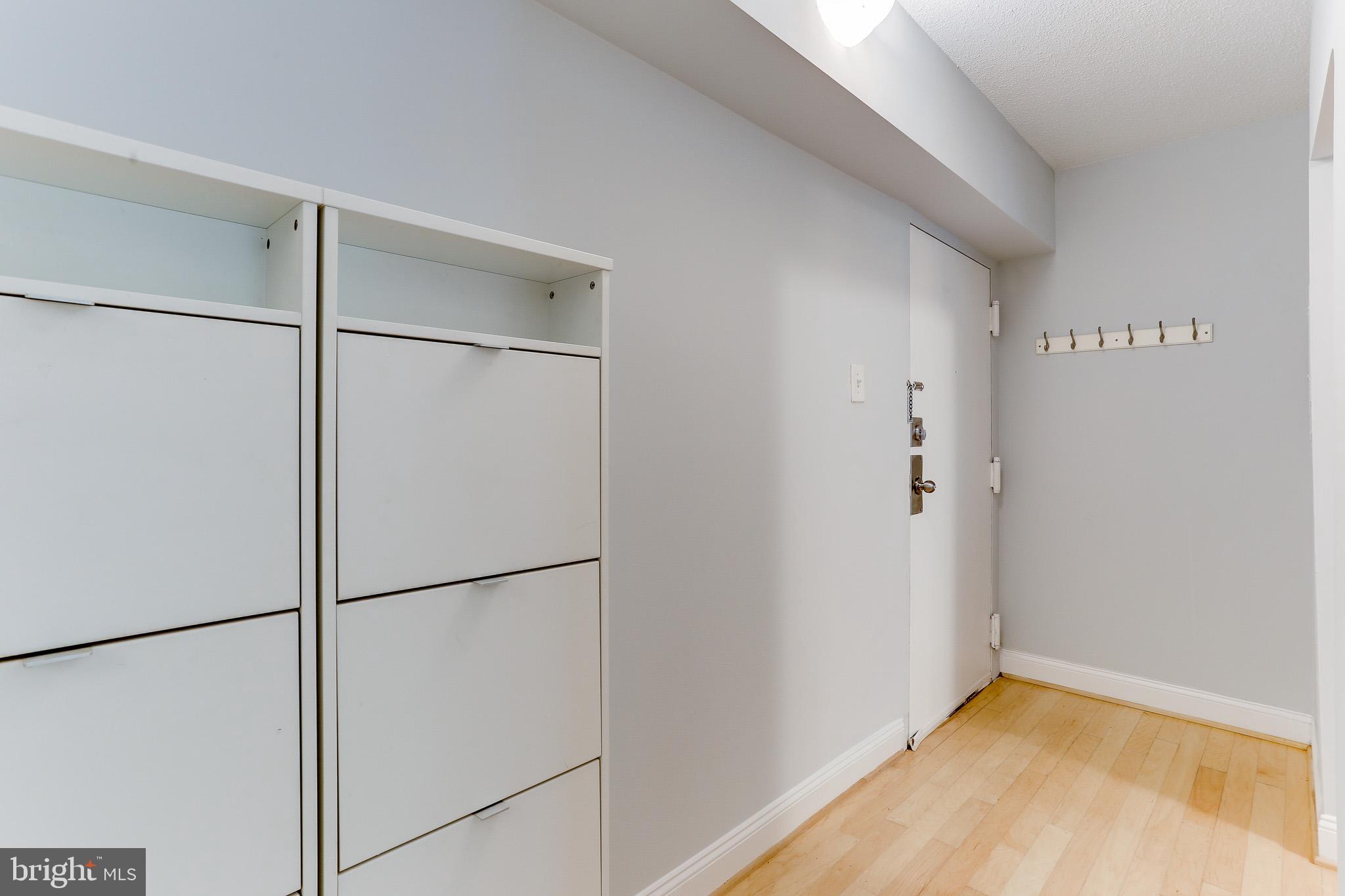 11619 Stoneview Square, Unit 2B Reston, VA 20191 - Photo 7 of 37 Foyer