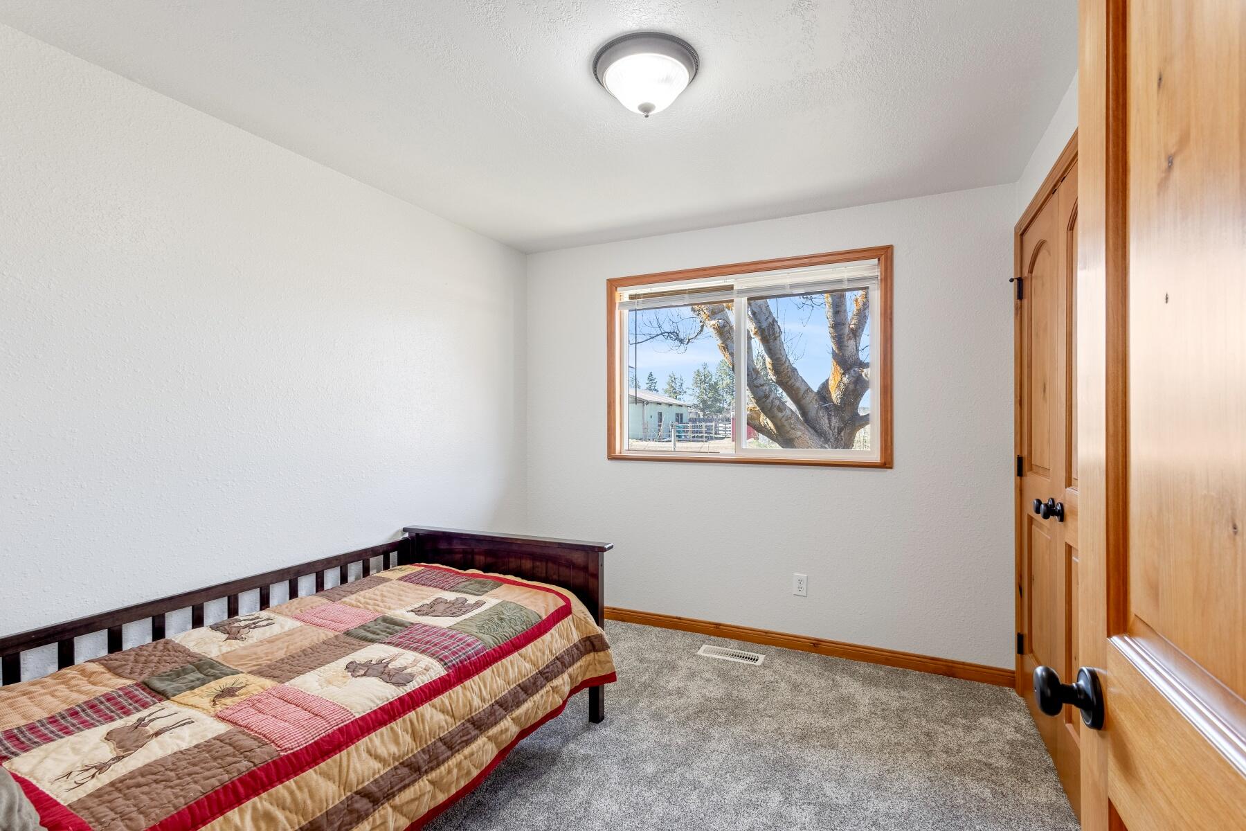 19800 Connarn Road Bend, OR 97703 - Photo 15 of 50 Bedroom