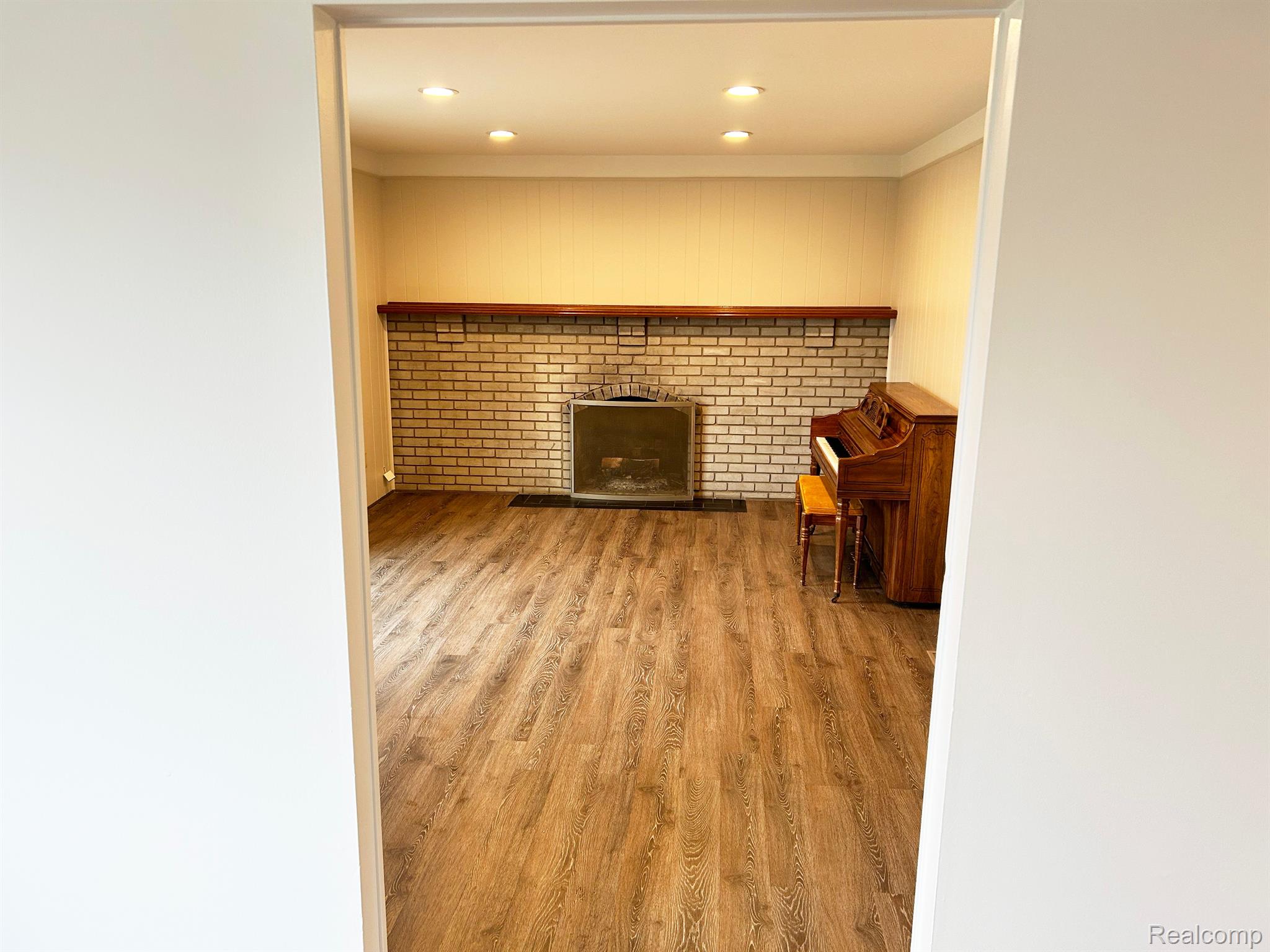 16390 Rutherland Street East Southfield, MI 48076 - Photo 9 of 28 Gallery Image 9