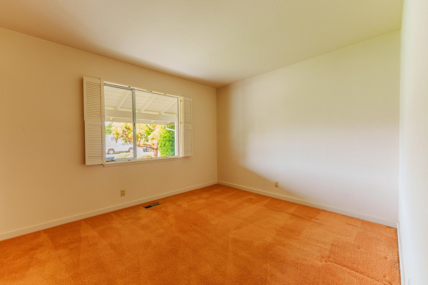 247 Encinada Drive Salinas, CA 93901 - Photo 18 of 26 an empty room with window