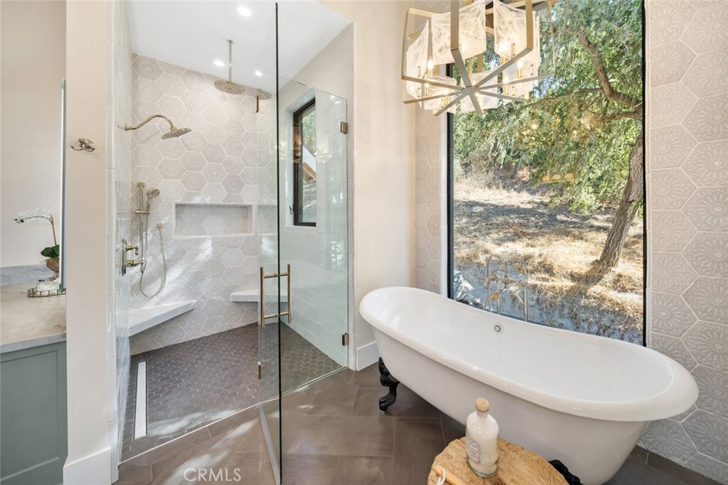 610 Spanish Springs Drive San Luis Obispo, CA 93401 - Photo 33 of 75 a bathroom with a toilet sink and shower