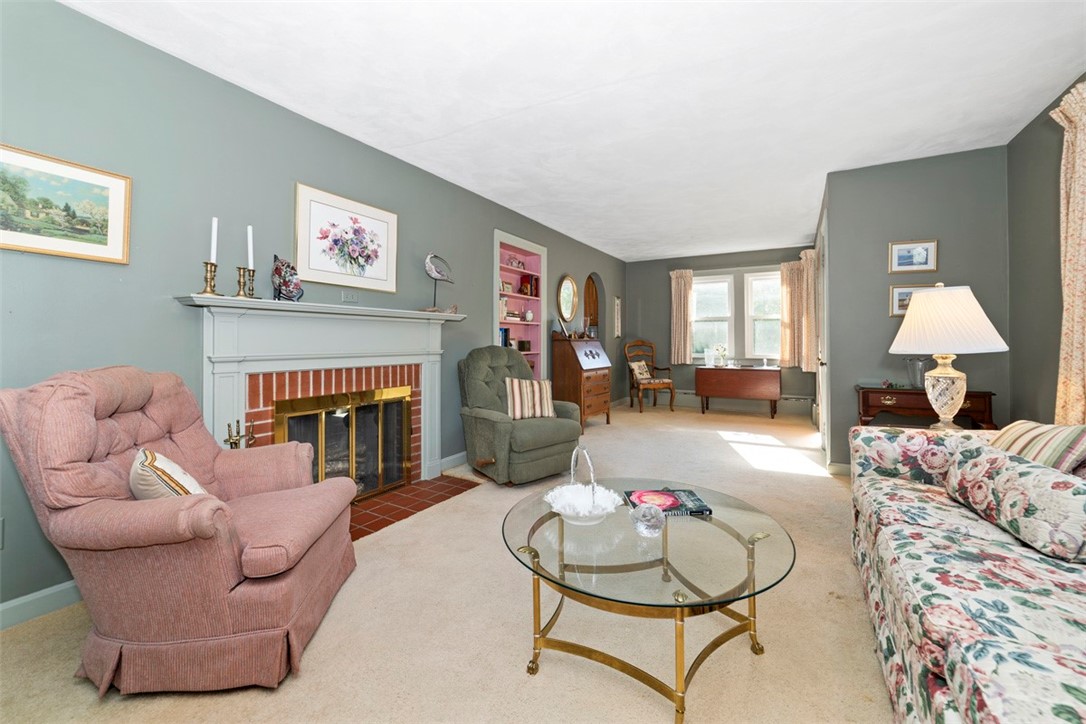 11 Stuart Street Westerly, RI 02891 - Photo 9 of 32 Gallery Image 9