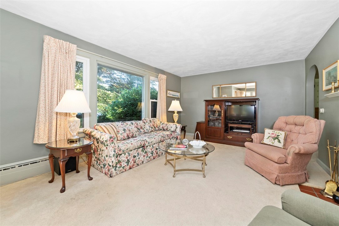 11 Stuart Street Westerly, RI 02891 - Photo 10 of 32 Gallery Image 10