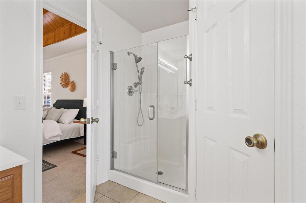 623 Madison Place Sherman, TX 75092 - Photo 20 of 37 a bathroom with a tub and shower