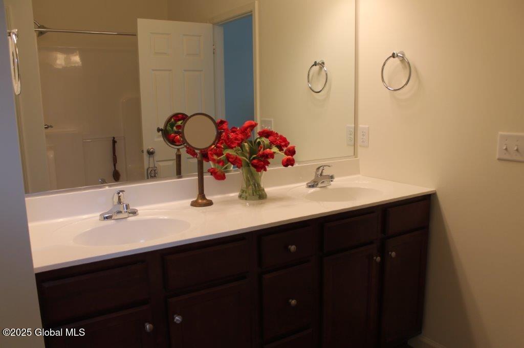 1468 Castleridge Road Schodack, NY 12033 - Photo 16 of 21 105 Barbara - Master Bathroom (2)