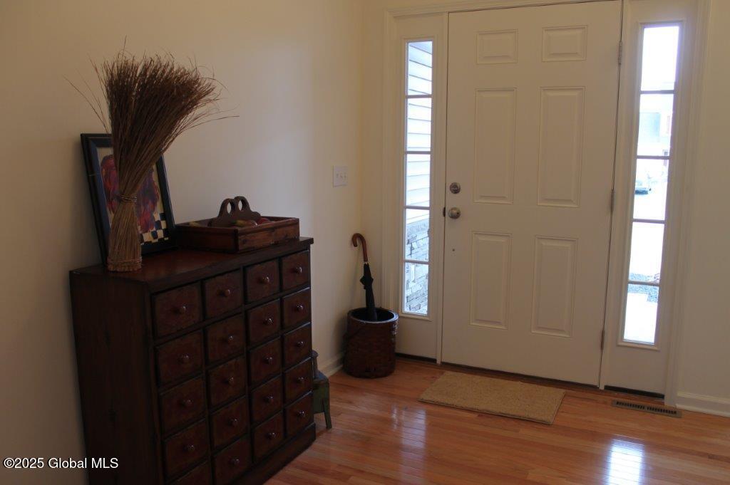 1468 Castleridge Road Schodack, NY 12033 - Photo 3 of 21 105 Barbara - Foyer