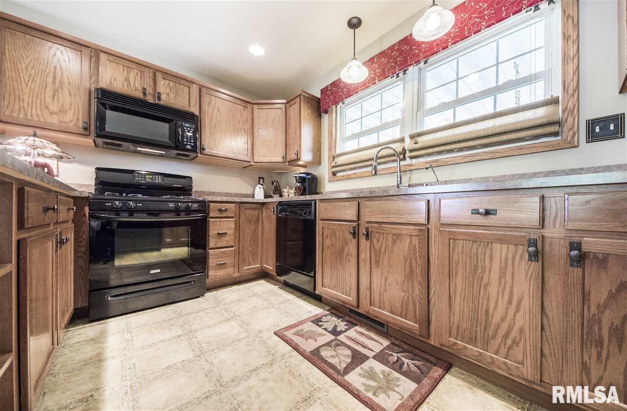 1555 Hickory Point Road Metamora, IL 61548 - Photo 12 of 36