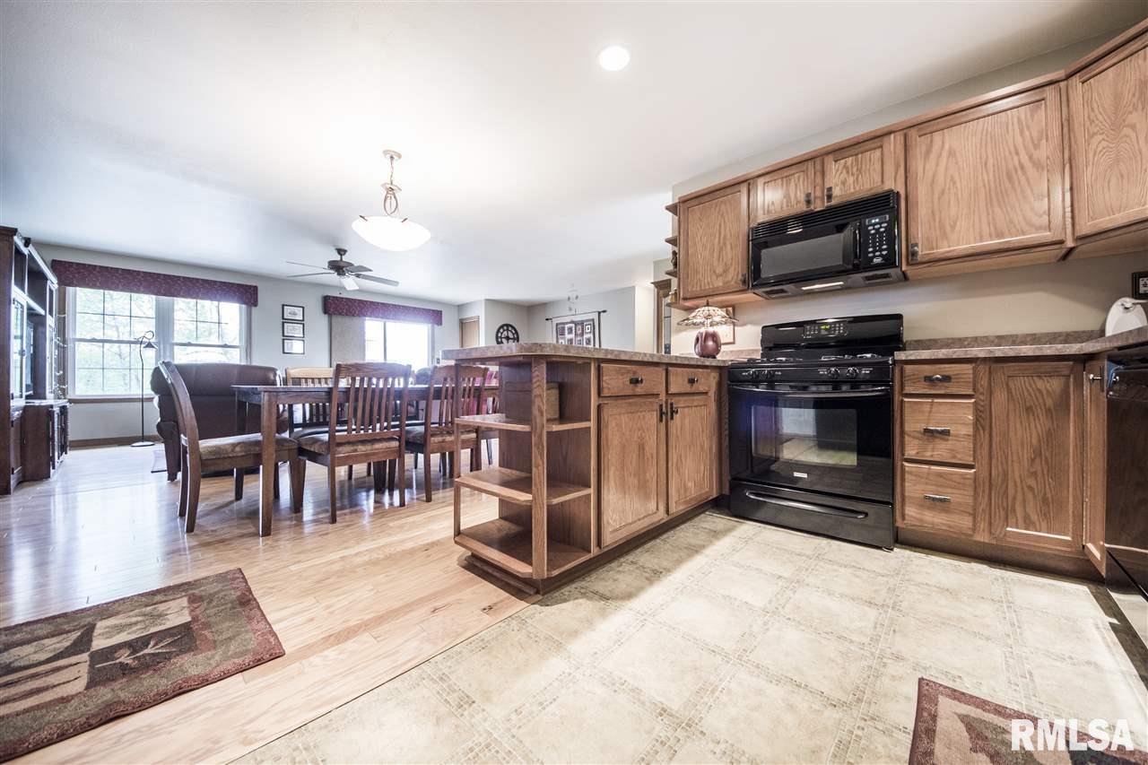 1555 Hickory Point Road Metamora, IL 61548 - Photo 13 of 36