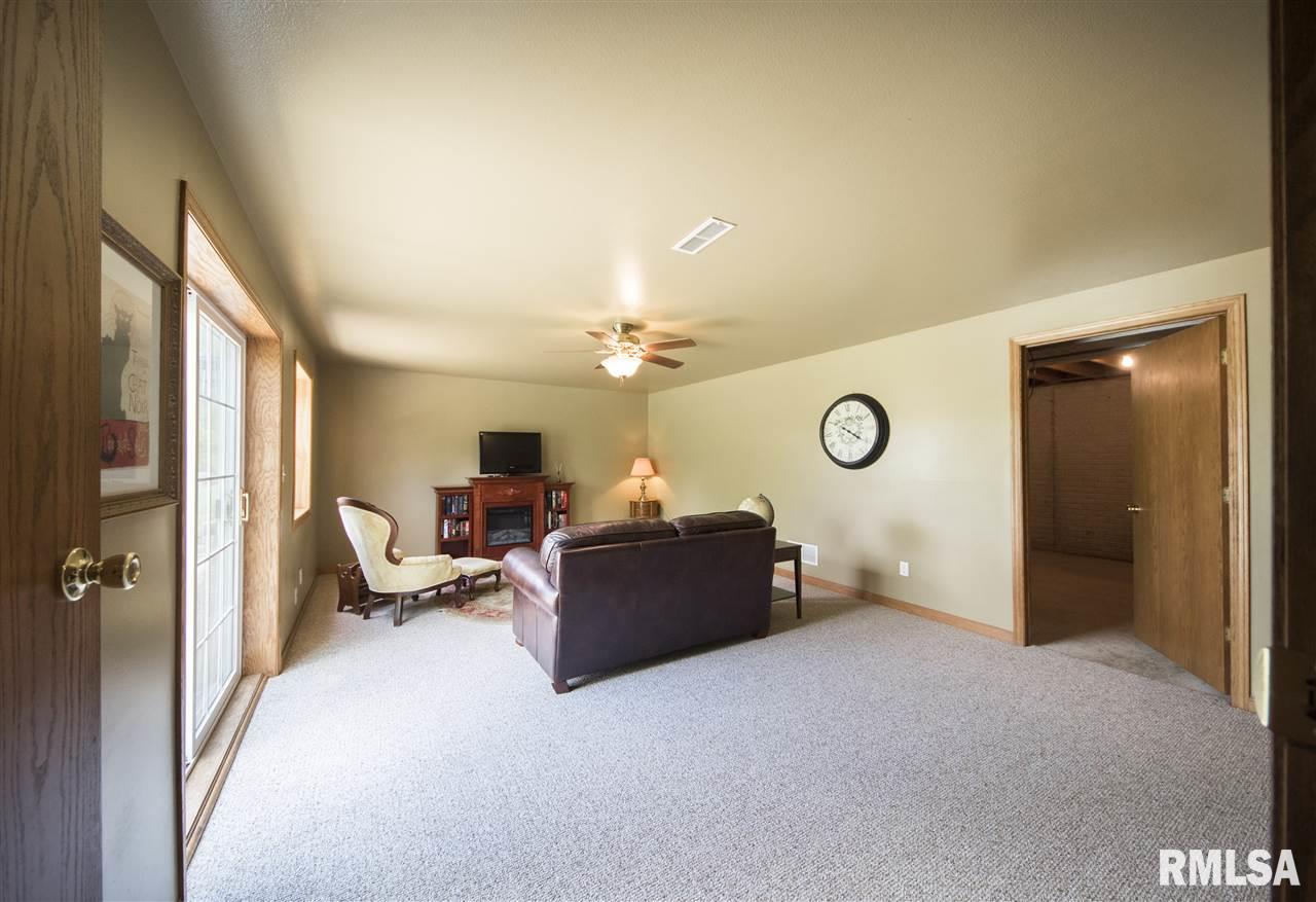 1555 Hickory Point Road Metamora, IL 61548 - Photo 18 of 36