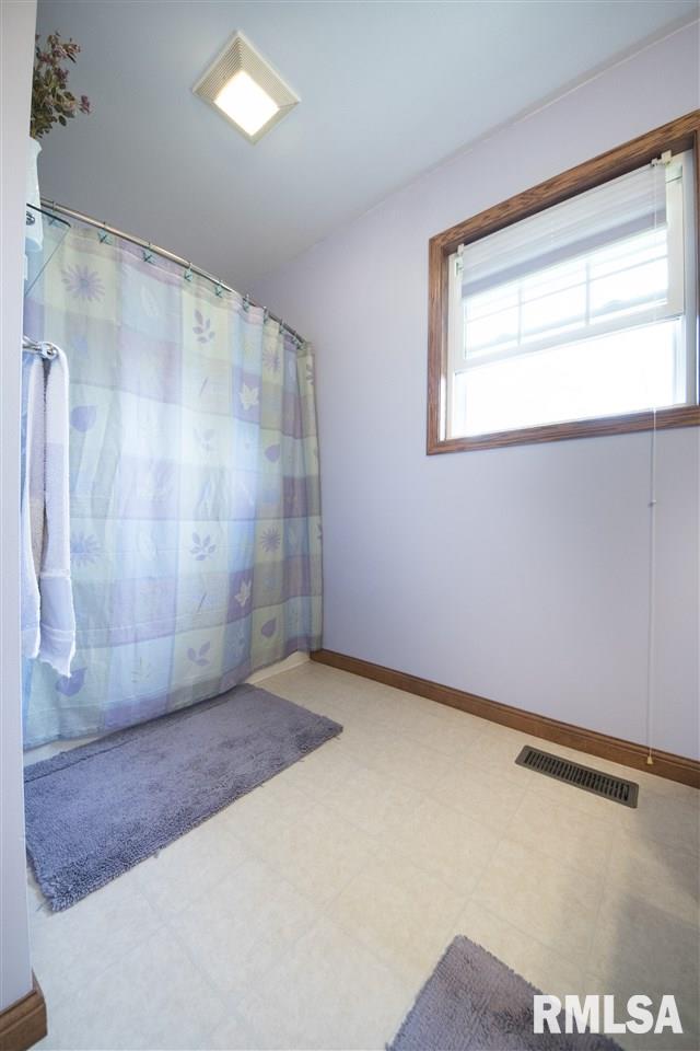 1555 Hickory Point Road Metamora, IL 61548 - Photo 27 of 36