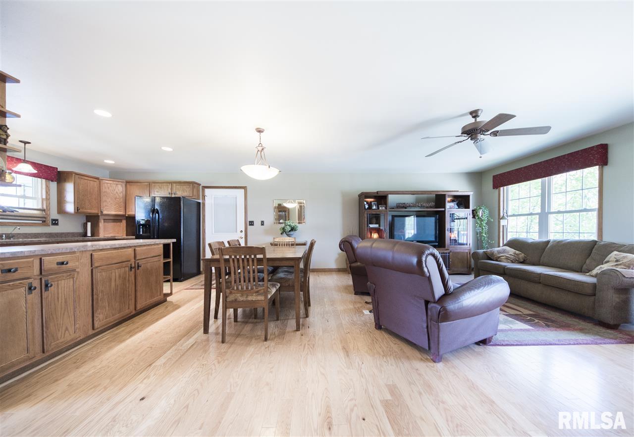 1555 Hickory Point Road Metamora, IL 61548 - Photo 8 of 36