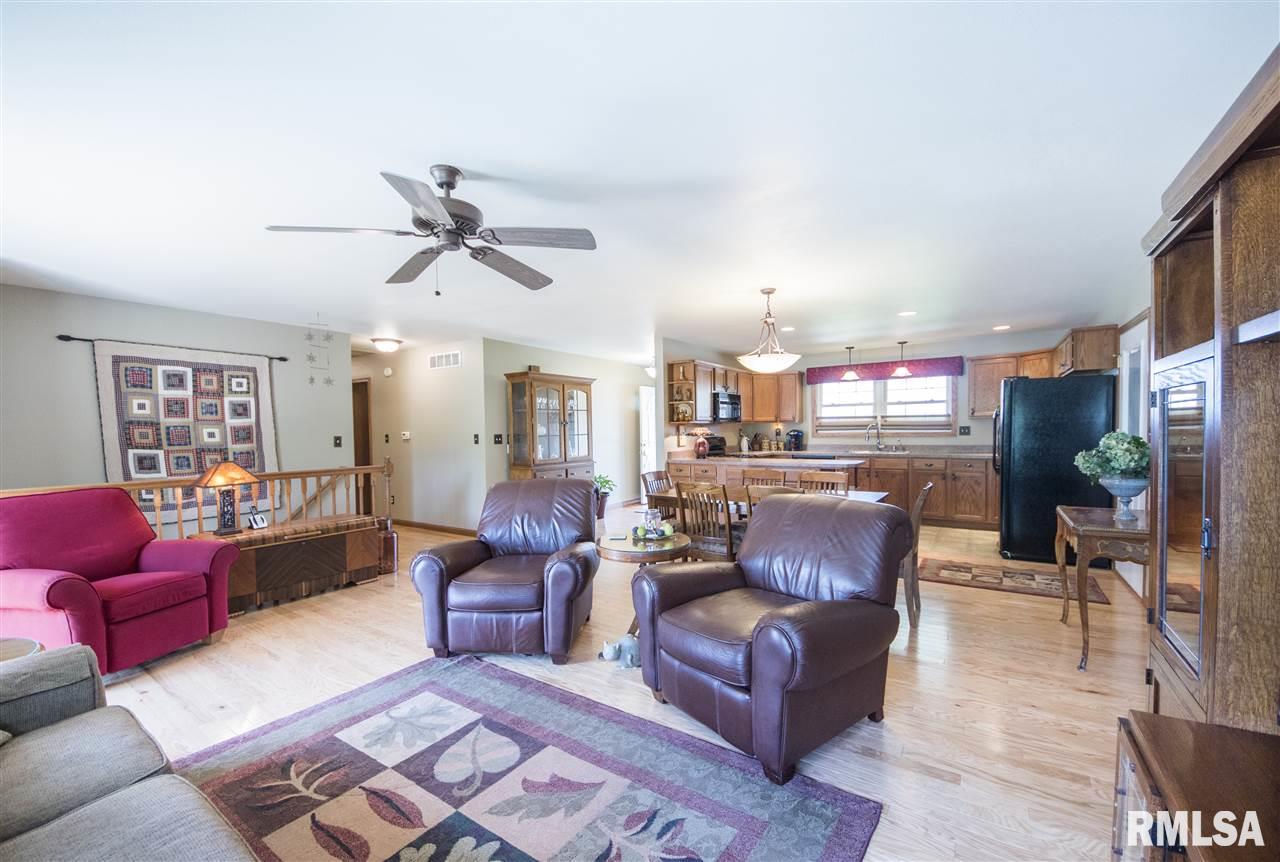 1555 Hickory Point Road Metamora, IL 61548 - Photo 10 of 36