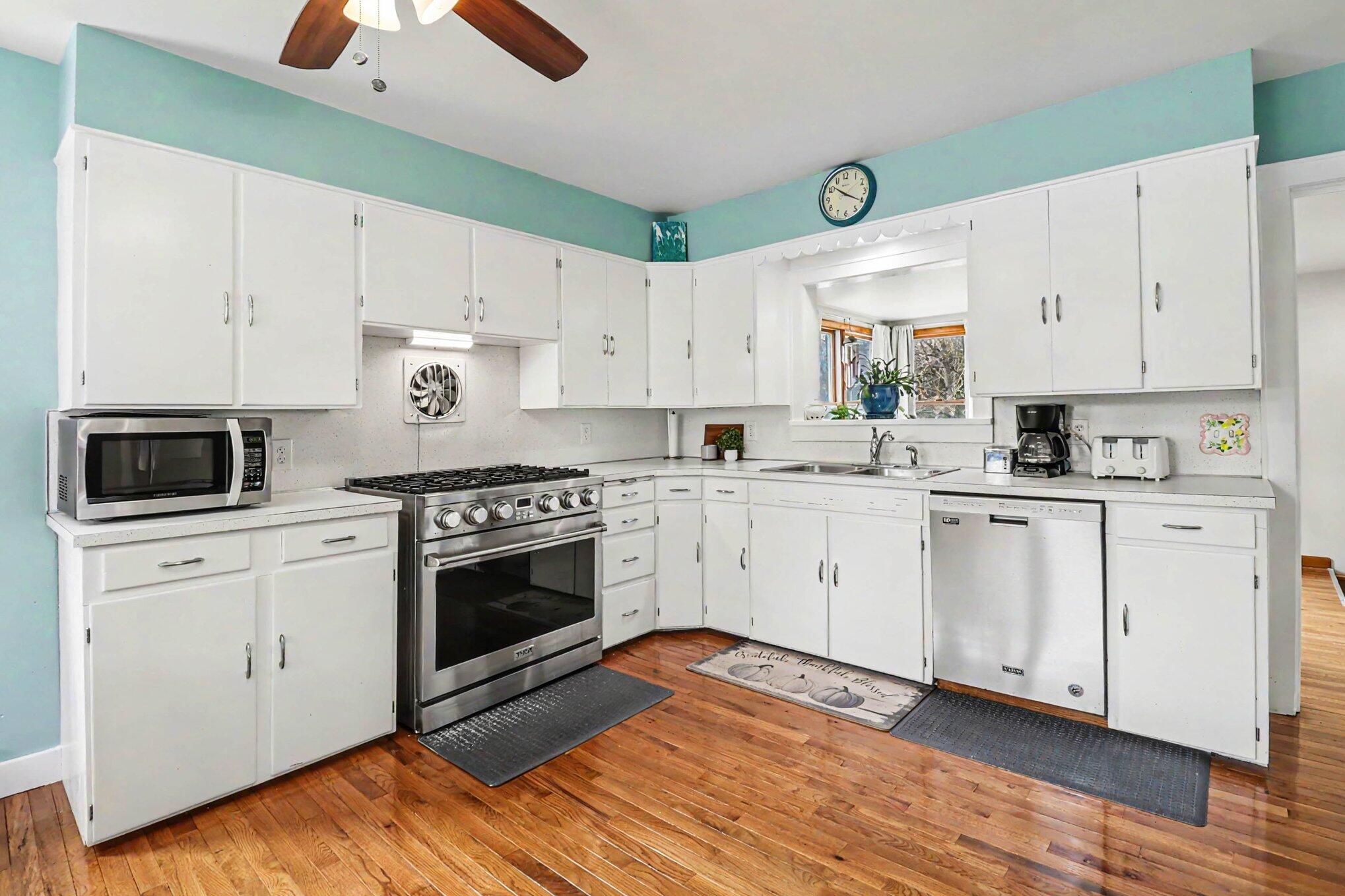 3625 South County Line Road Manistee, MI 49660 - Photo 15 of 34 Kitchen