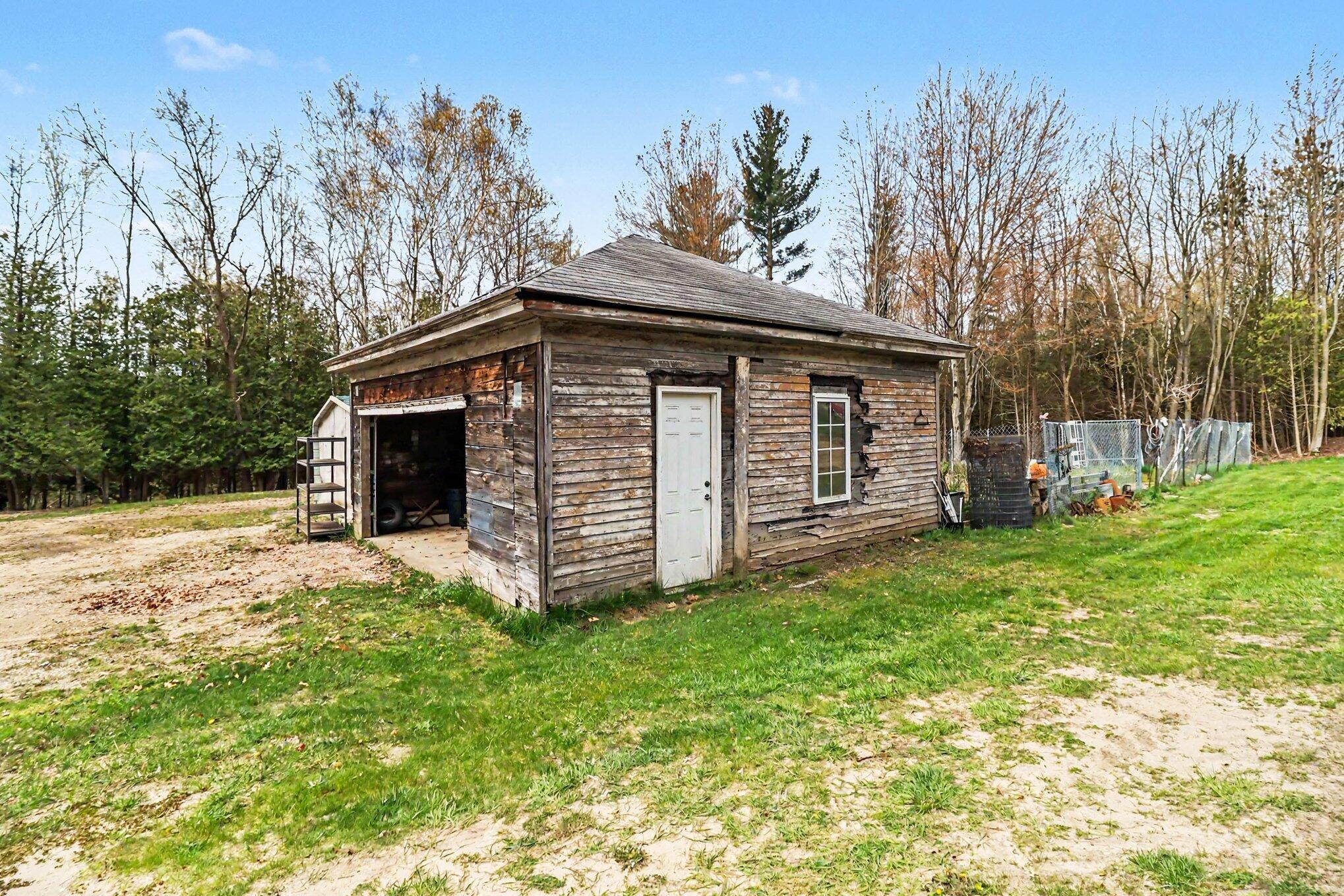 3625 South County Line Road Manistee, MI 49660 - Photo 29 of 34 2nd detached garage