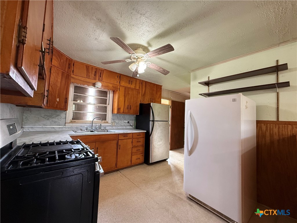 105 Sanders Street Palacios, TX 77465 - Photo 22 of 30