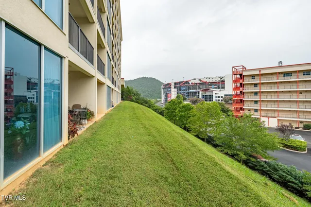 $209,900 | 210 Raceday Center Drive, Unit 1105, Bristol, TN 37620