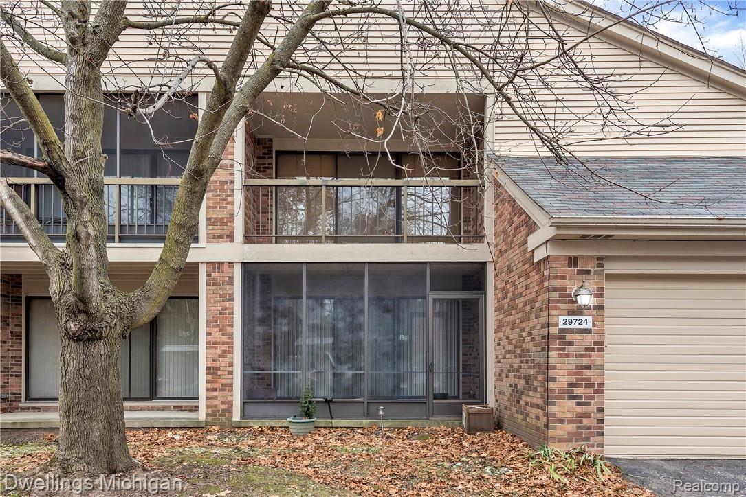 29726 Pine Ridge Circle Farmington, MI 48331 - Photo 3 of 34 29726-Pine-Ridge-Circle-Farmington-Hills-Michigan-windowstill-3.jpg