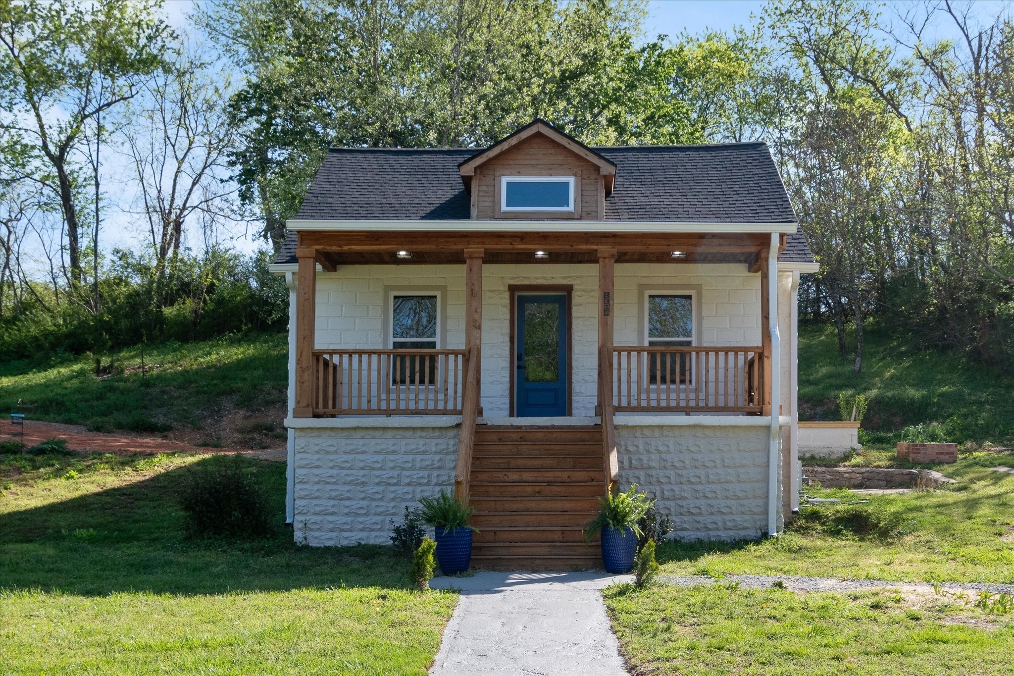 8315 West Sheepneck Road Mount Pleasant, TN 38474 - Photo 1 of 24 a front view of a house with garden