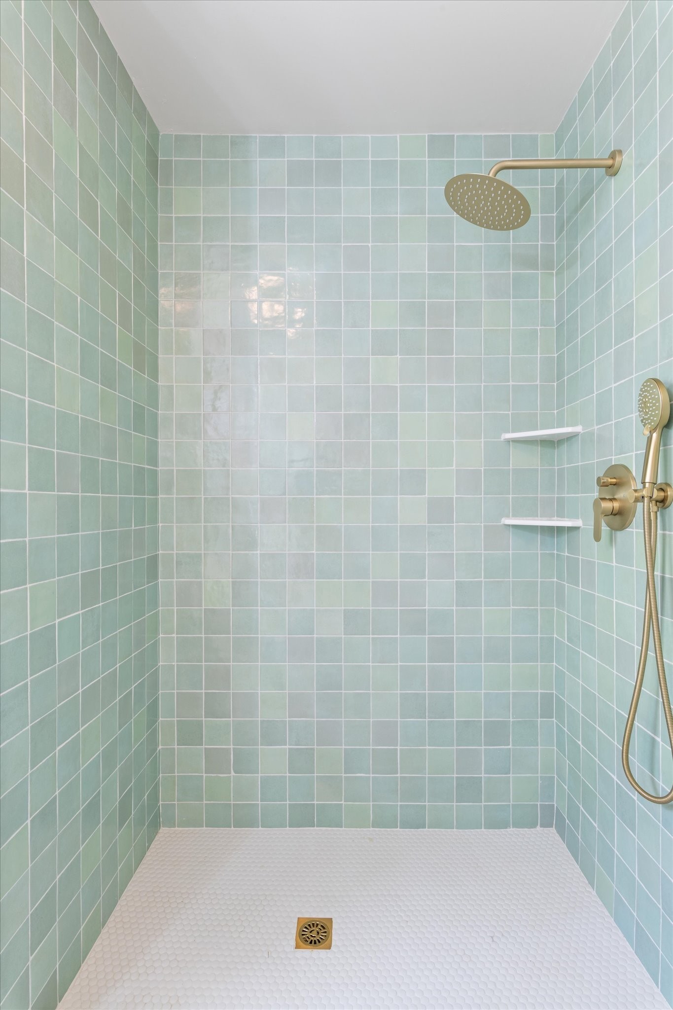 8315 West Sheepneck Road Mount Pleasant, TN 38474 - Photo 16 of 24 a bathroom with a shower