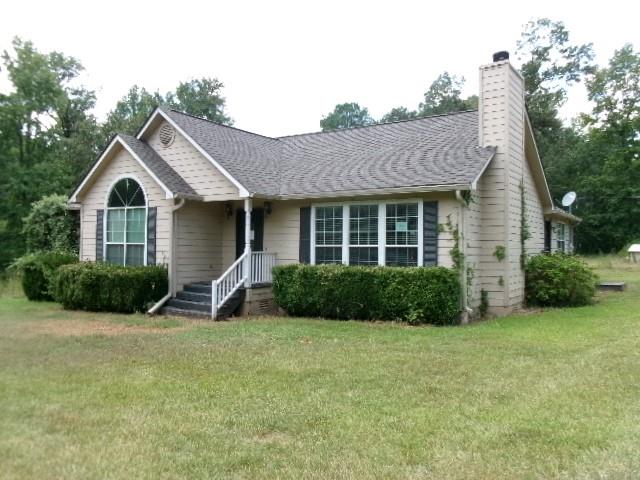 13234 4 Forks Road Keithville, LA 71047 - Photo 2 of 19 a front view of a house with a yard and green space