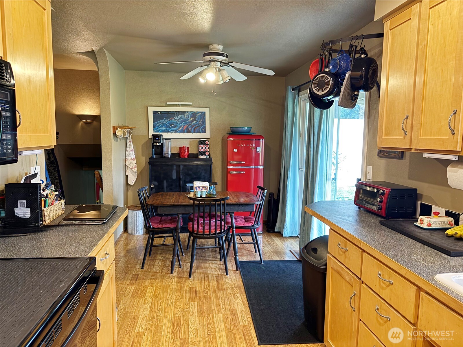 11477 Tulin Road Northeast Kingston, WA 98346 - Photo 5 of 36