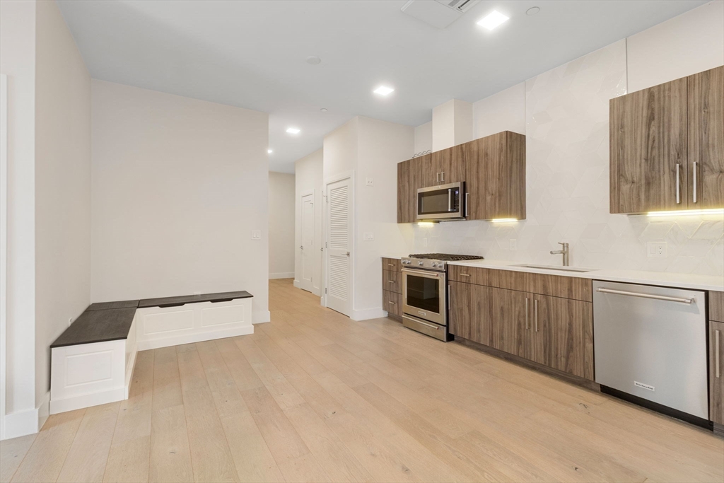 24 Rush Street, Unit E Somerville, MA 02145 - Photo 12 of 16